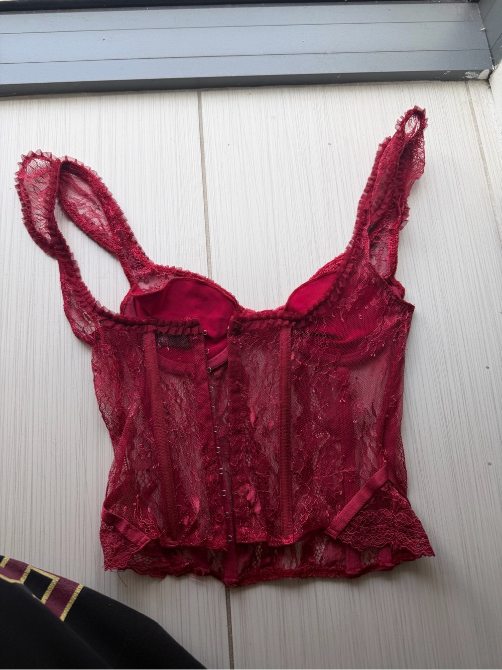 White Fox Boutique Burgundy Lace Bustier Top - Picture 3 of 3